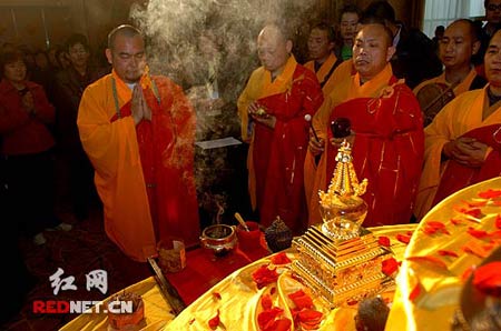 湖南天门山寺迎请释迦牟尼佛舍利(组图)