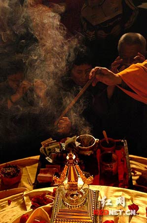 湖南天门山寺迎请释迦牟尼佛舍利(组图)