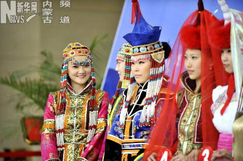 察哈尔蒙古族服饰