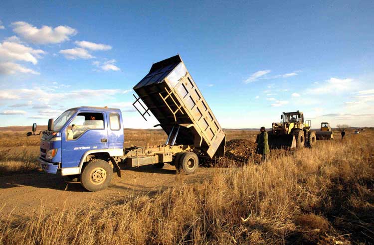 国内首家村道村管机制落户村委会-国内首家