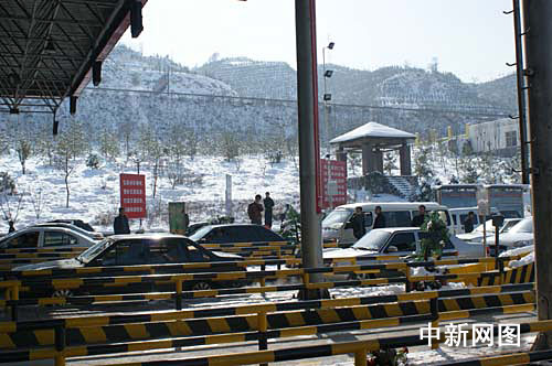 山西吕梁受暴雪袭击青银高速离石段恢复通行