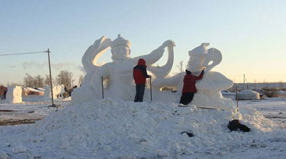 呼伦贝尔冬季冰雪那达慕雪雕作品将完成