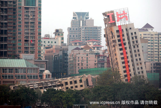 广西柳州爆破拆除高楼失败