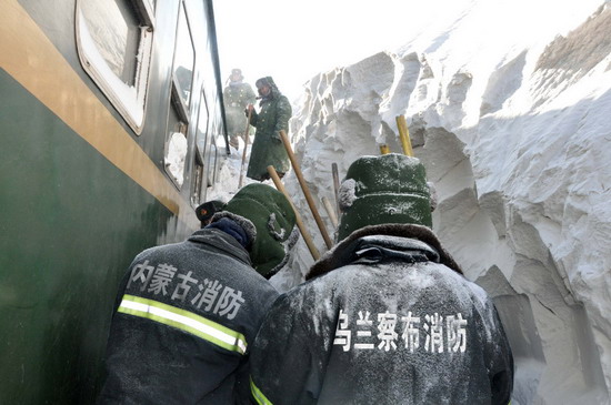 国务院副总理张德江批示:内蒙被困列车今须启动