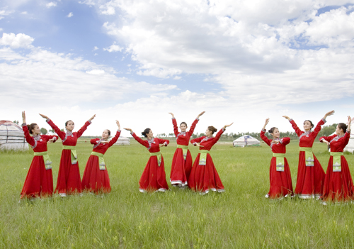 <em>科尔沁草原</em>第一支乌兰牧骑迎来50岁生日--新闻