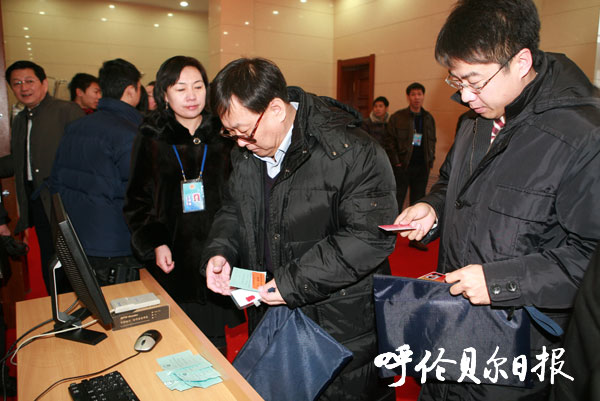市二届人大四次会议开幕