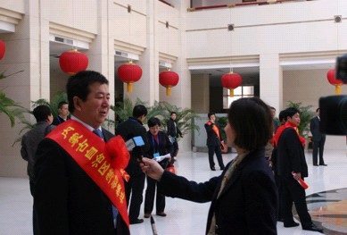 尹成国荣获自治区劳动模范荣誉并出席自治区劳动模范表彰大会