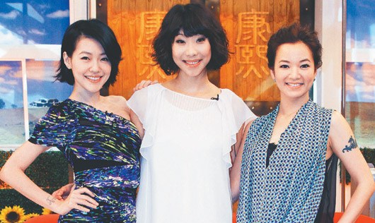 阿雅微博被指暗批小S好姐妹互指对方“变脸”