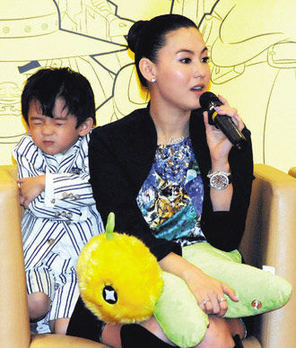 张柏芝谢霆锋带儿子看电影