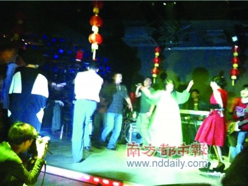 王菲为李亚鹏庆生微博全程直播 私密照片外泄