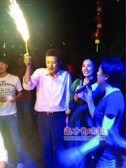 王菲为李亚鹏庆生微博全程直播 私密照片外泄