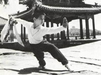 李连杰罕见儿时照片曝光 9岁参赛就夺冠(图)