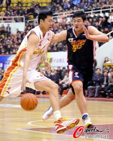 王治郅30分5板无力回天 广东连续13次胜八一