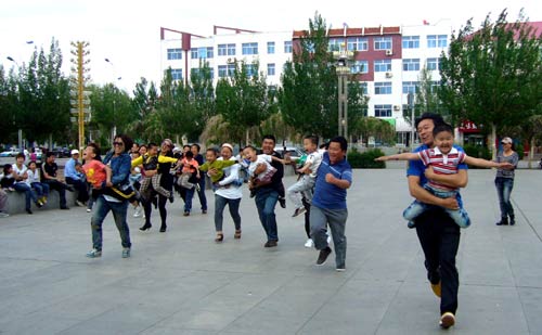 突泉县举办亲子运动会