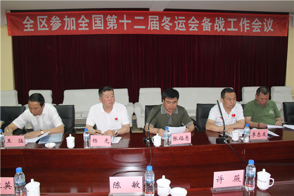 内蒙古体育局副局长李志友,局长助理冬季项目运动管理中心主任李丹平