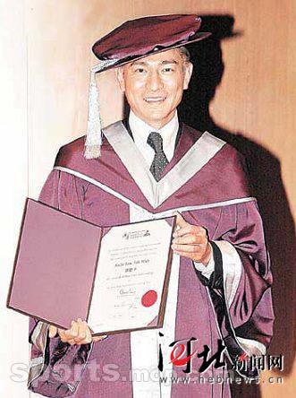 张曼玉获博士学位 盘点明星高学历