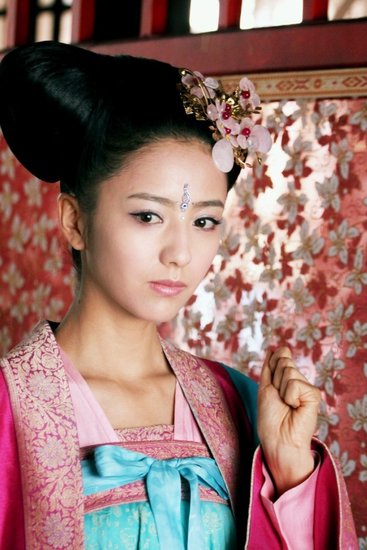 《唐宫美人天下》将在11月24日登陆江苏卫视,剧中的演员还没和大家