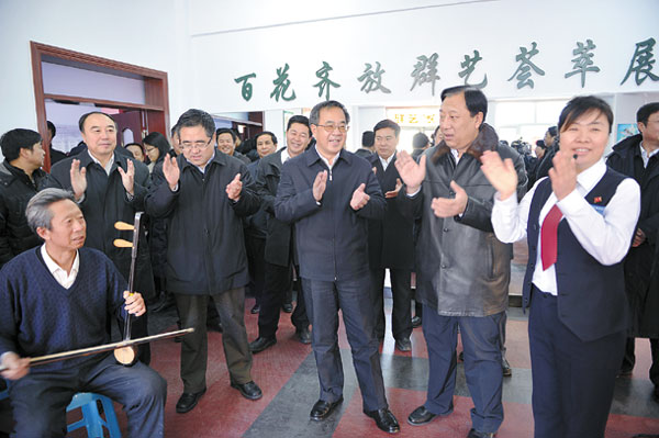 胡春华在兴安盟慰问基层干部群众和部队官兵