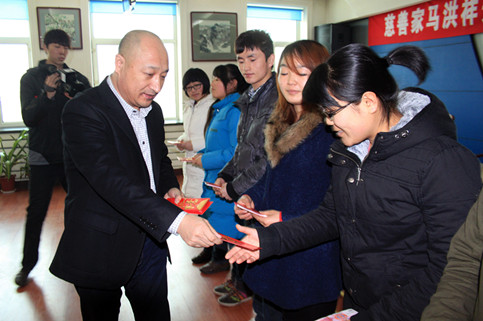 慈善家马洪祥先生2012学年度(扎兰屯)捐资助学仪式隆重举行