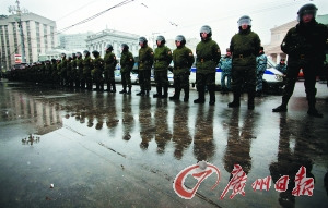 2月26日，莫斯科市中心广场上的俄罗斯警察。