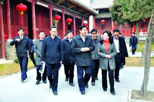 2012年春,周口市委副书记,代市长岳文海调研旅游业