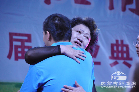 又至桃李成熟时--呼市实验中学举行2012年毕业