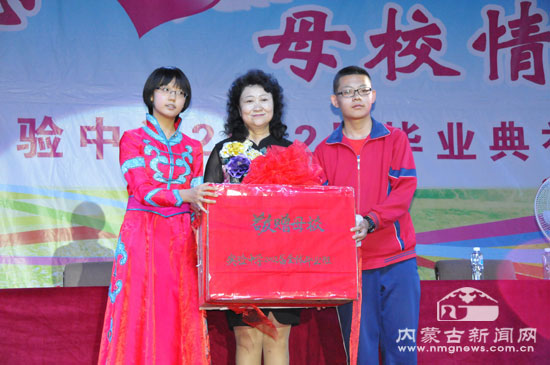 又至桃李成熟时--呼市实验中学举行2012年毕业