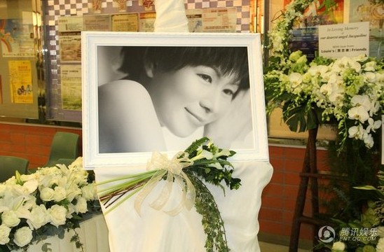 罗慧娟 追思会 举行 好友郑秀文等哀痛送行 - 罗
