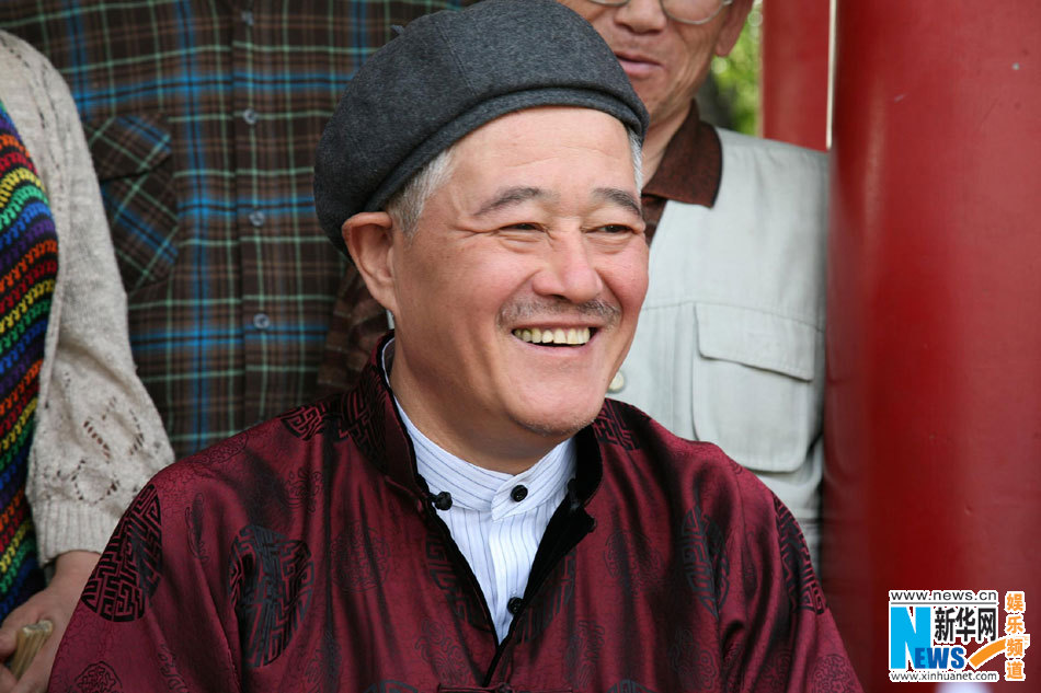 赵本山变娘扮潮英伦范 头戴瓜皮帽频 相亲 - 赵本山