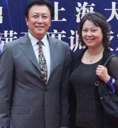 揭<em>唐国强</em>婚恋史:前妻除夕夜上吊自杀 - <em>唐国强</em>