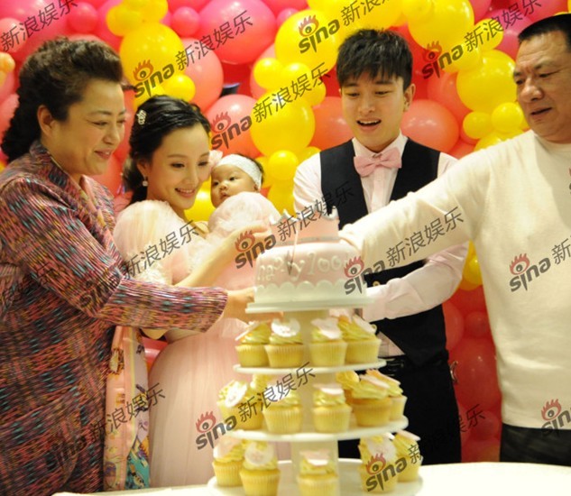 李小璐爱女百日宴+贾乃亮父母现身齐贺