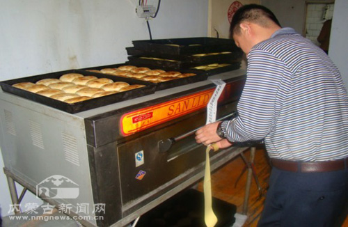 海拉尔质监取缔一发面饼加工黑窝点