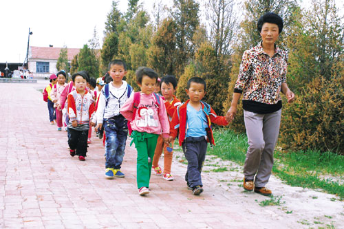 编外教师包银花:28年不离不弃