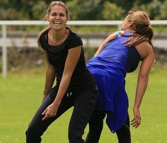 女露丁字裤 - 英国太太团足球 - 内蒙古新闻网 -