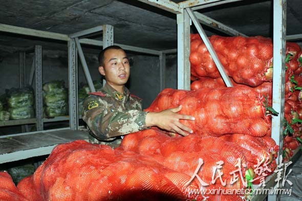 地窖储藏.图片来源:人民武警报