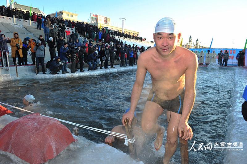 2013中国·海拉尔“古纳河”杯全国冬泳邀请赛溅起魅力浪花