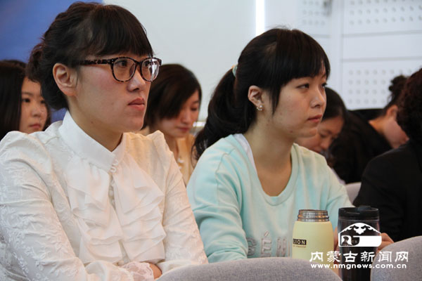 呼铁中院举办迎三八<em>文明礼仪</em>讲座提升机关女