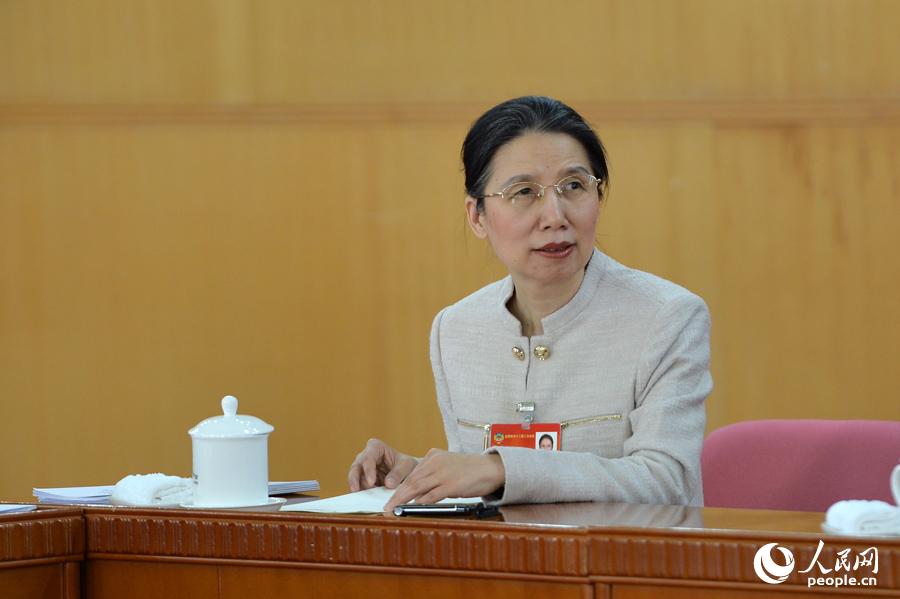 镜头中的两会：两会上的“半边天”风采