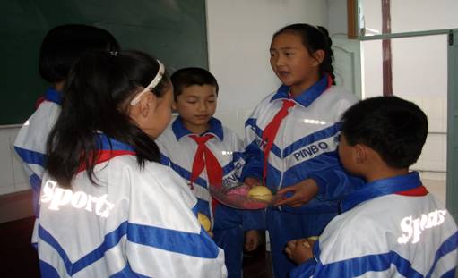 扎兰屯市繁荣小学开展丰富多彩的清明节主题教毕节私立小学图片