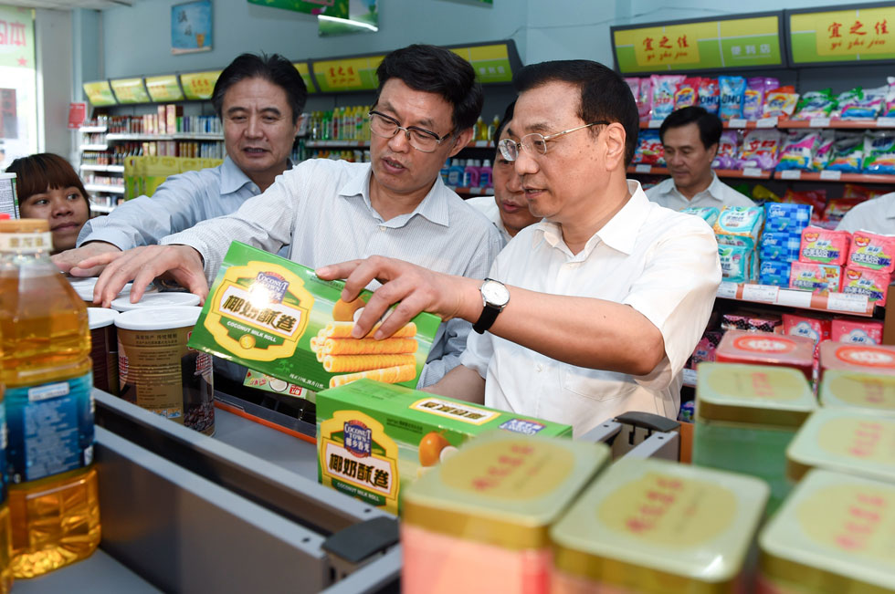 李克强在海口考察 渔民赠总理特殊礼物(高清组图)