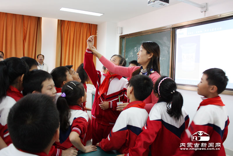 呼和浩特10所小学学生体验科学魅力