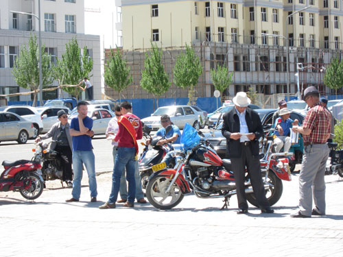 东乌旗司法局开展律师义务咨询日法制宣传活