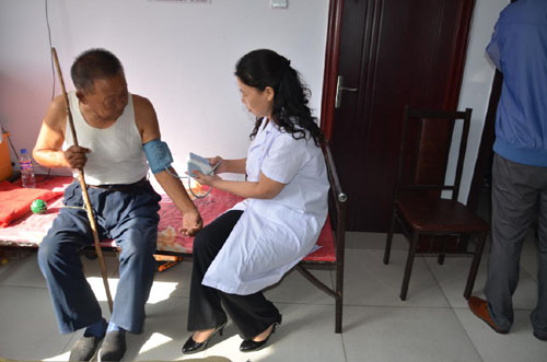 关爱空巢老人 促进社会和谐