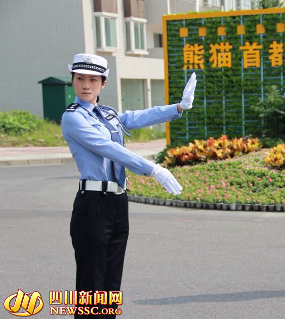 雅安"抗癌女交警"去世 住院期间工作闹铃仍每天响起