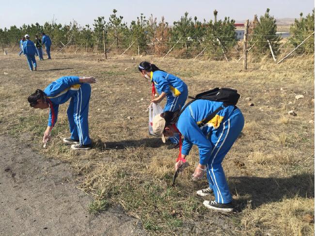 西乌旗蒙古族第二小学开展创建文明旗县,清洁