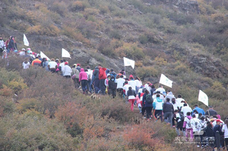 2015年大青山步道全国登山赛在呼市举行