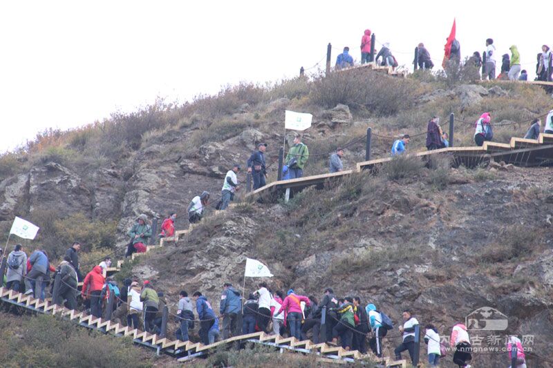 2015年大青山步道全国登山赛在呼市举行