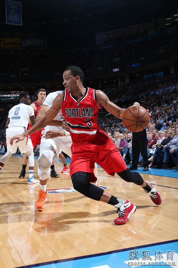 高清:雷霆大胜开拓者 威少霸气上篮利拉德投球