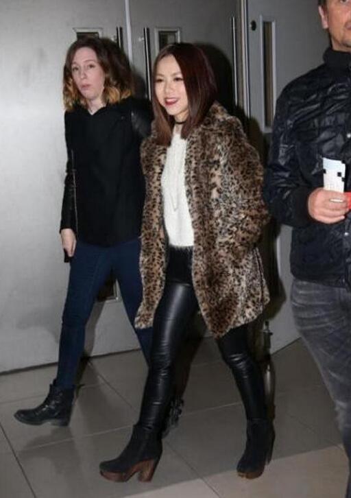 邓紫棋要胖成张惠妹么？看来以后穿不上皮裤了！