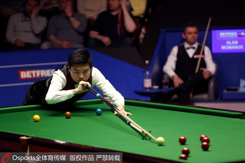 世锦赛-丁俊晖单杆轰135分首节6-2领先马努斯